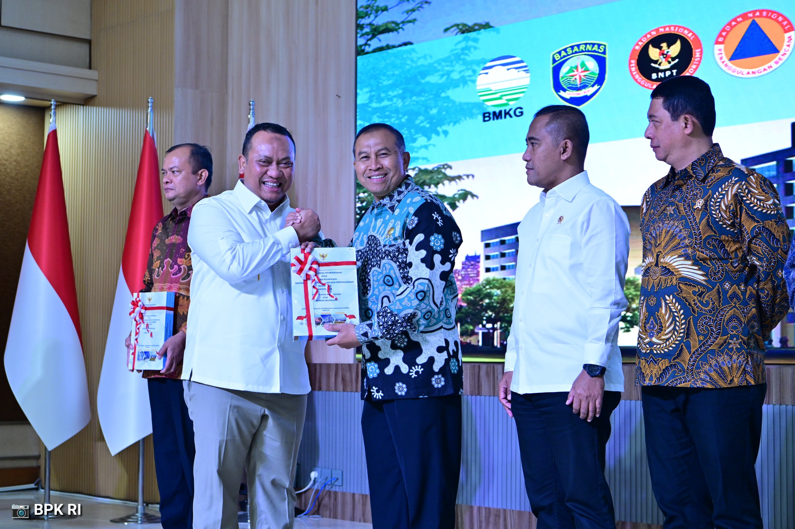 Basarnas Perkuat Komitmen Akuntabilitas melalui Penyerahan LHP BPK RI